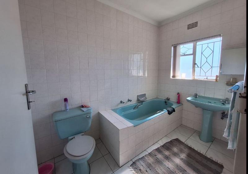 5 Bedroom Property for Sale in Goodwood Central Western Cape